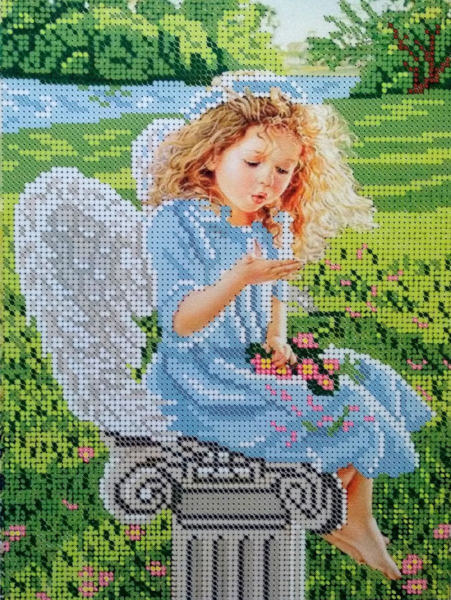 Ангелочек в саду